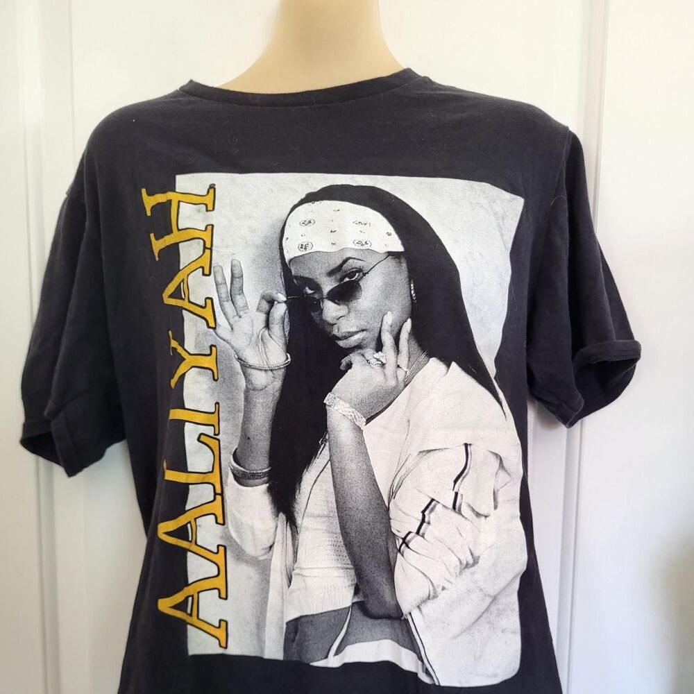 Unbranded Men's Black and Grey T-shirt